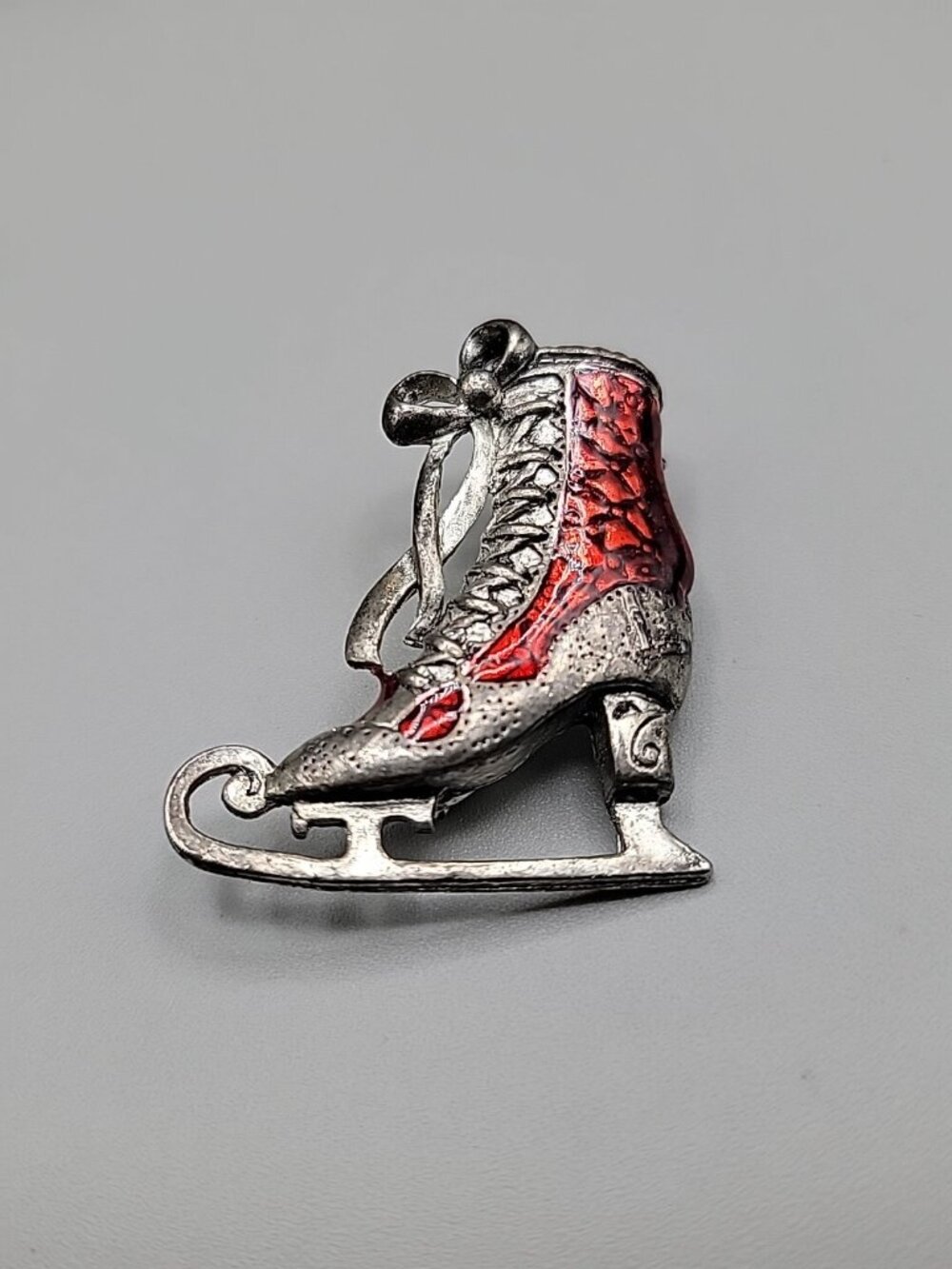 Vintage Red & Silver Tone Ice Skate Brooch Laced Up With Bow - Picture 3 of 7